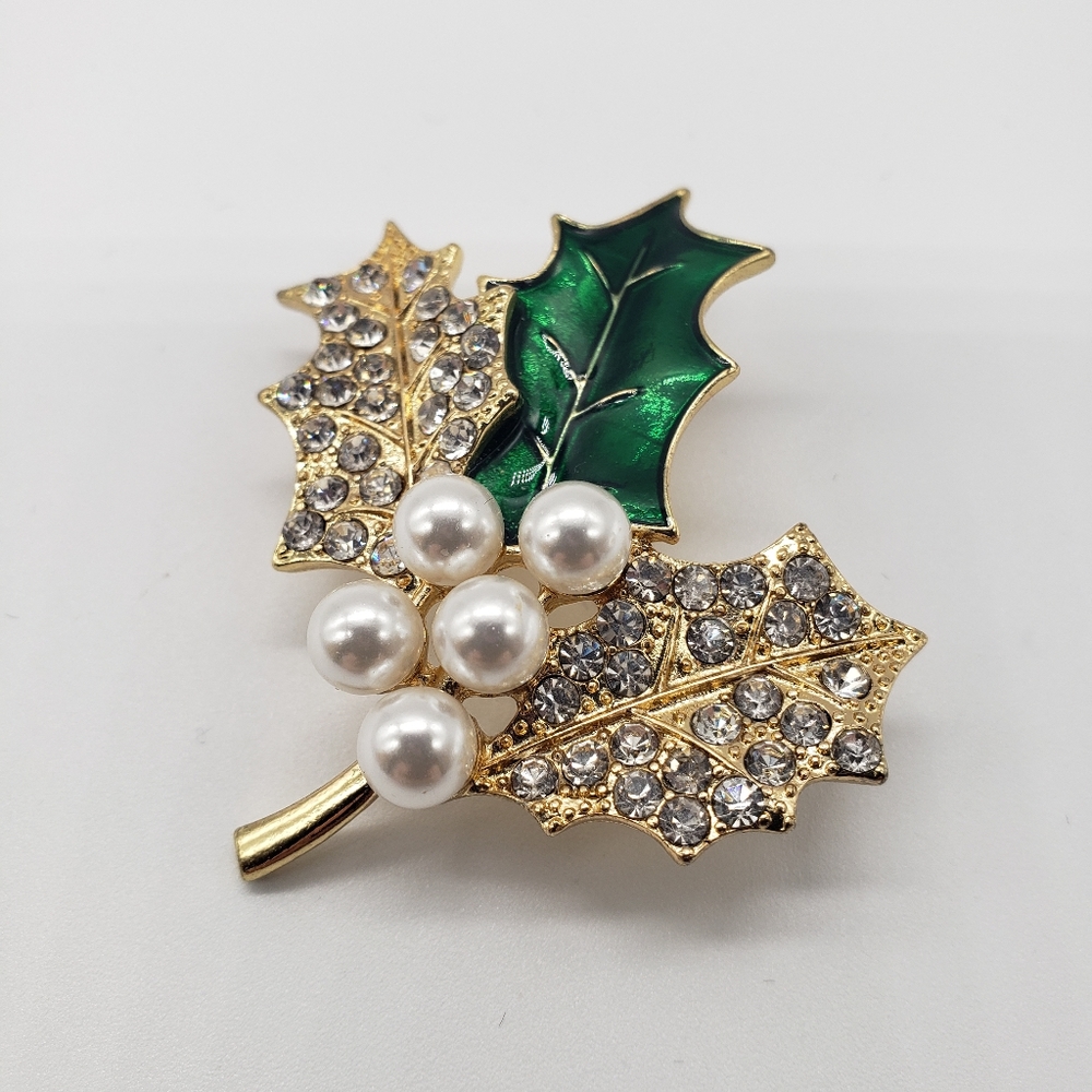 Christmas Mistletoe simulated pearl, crystal pin